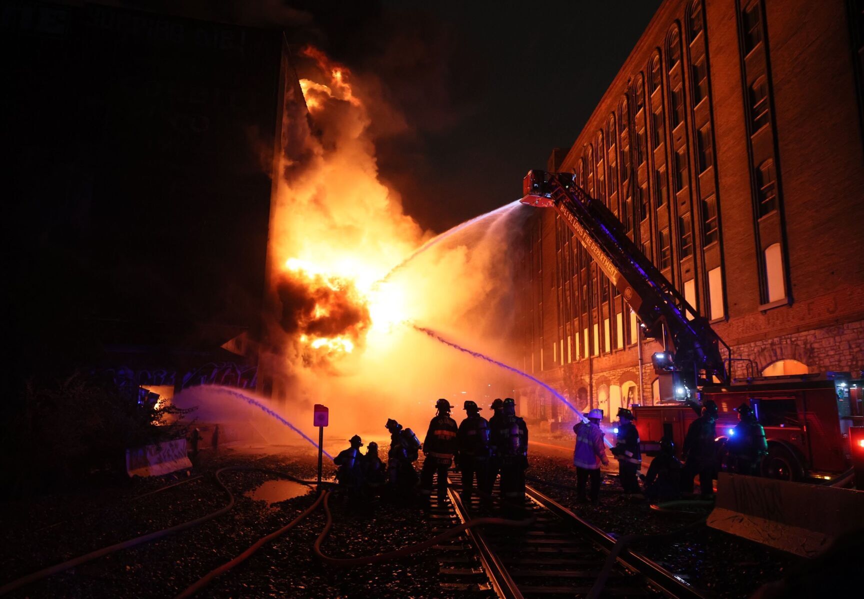 Fire destroys warehouse just north of downtown